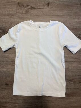GAP White Crewneck Tee
